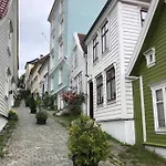 Dinbnb L Traditional Bergenhouse L 10min To Bryggen L 24l7 Leilighet Bergen