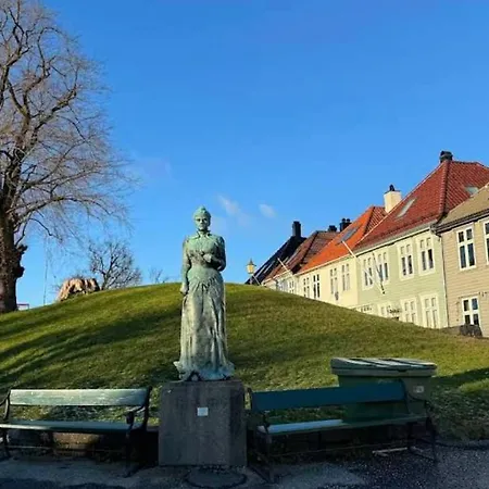 Dinbnb L Traditional Bergenhouse L 10min To Bryggen L 24l7 Appartamento